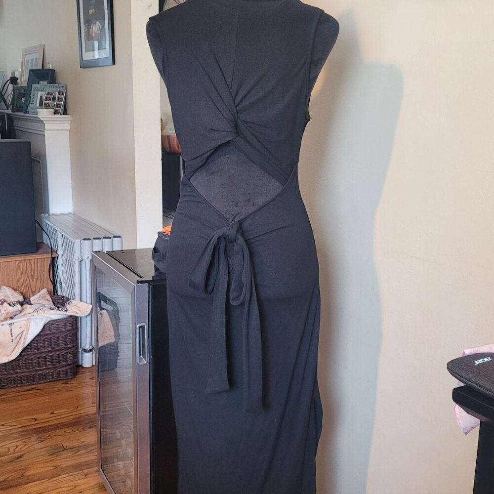 💙 2/$20 Black‎ Bodycon w. Cut Out - Picture 2 of 3